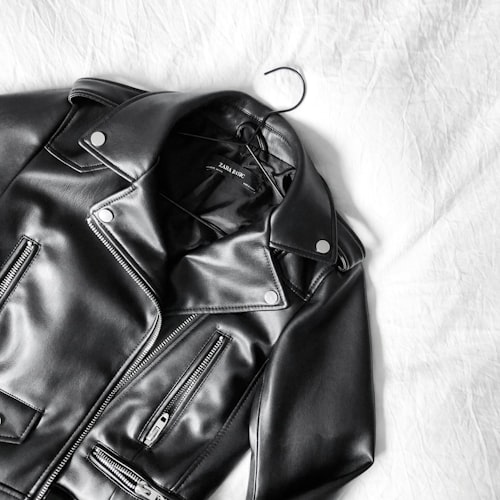 Pull beige analysé par le scanner Vinted IA — marque, taille et prix de marché détectés automatiquement